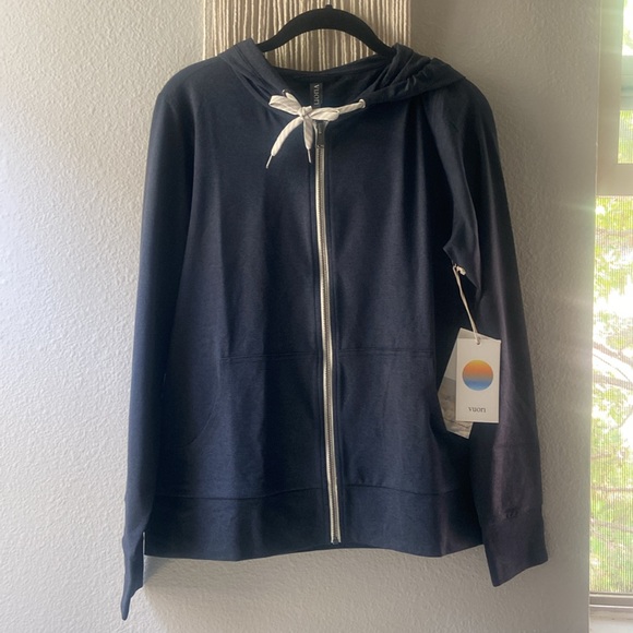 🆕Vuori Halo Performance Hoodie 2.0 in Color: Midnight Heather - Picture 5 of 9